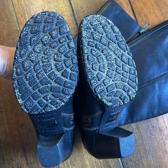 Borne knee high black leather boot. 3” heel - Picture 4 of 6